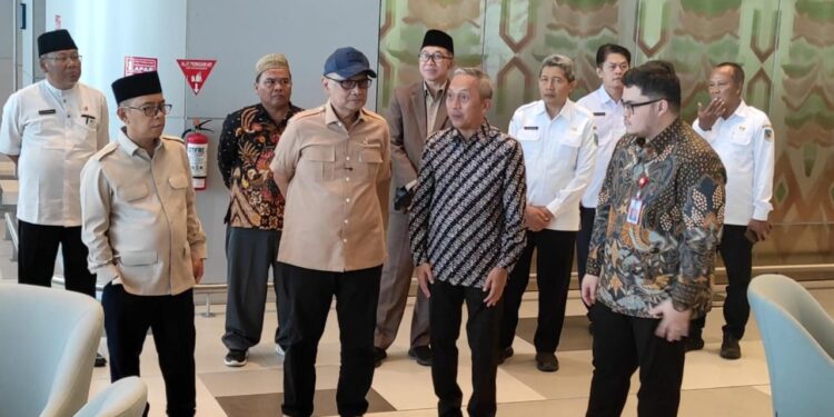 Menteri Haji dan umrah Tinjau Bandara Dhoho Kediri untuk kesiapan ibadah umroh dan Haji