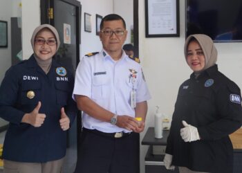 Jelang Nataru, KAI Daop 7 Madiun Dan BNN Gelar Tes Narkoba Acak