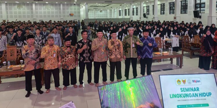 Seminar Lingkungan Hidup di Ponpes Wali Barokah Kediri: Dorong Eco Pesantren dan Agen Perubahan