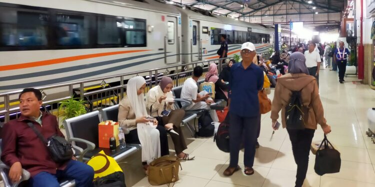 Penumpang Kereta Api Di Daop 7 Madiun Tumbuh 9 Persen, Kereta Api Makin Jadi Pilihan Utama
