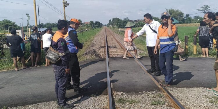 KAI Daop 7 Madiun Menyayangkan Insiden Pengendara Sepeda Motor Tertemper KA di Ngadiluwih