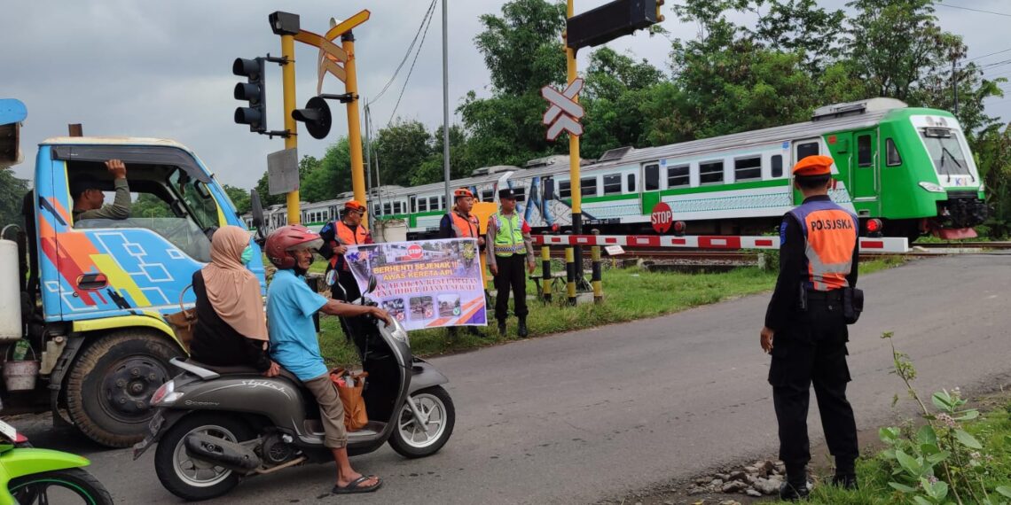 Tekan Kecelakaan, KAI Daop 7 Madiun Lakukan 115 Sosialisasi Keselamatan