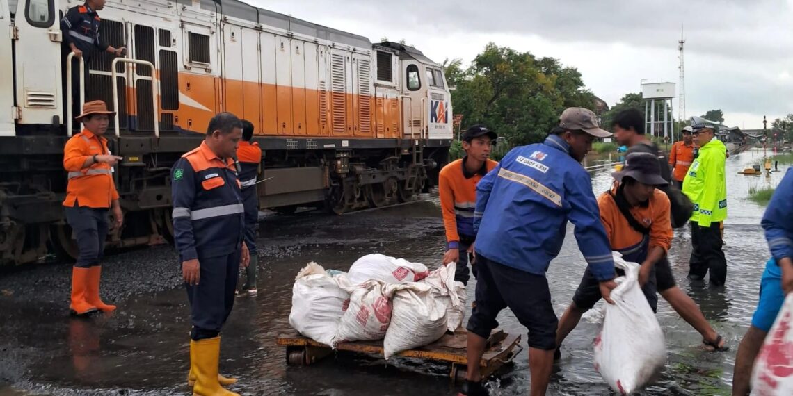 Genangan Air di Pekalongan–Sragi, Pastikan Seluruh KAJJ Daop 7 Madiun Tetap Tepat Waktu