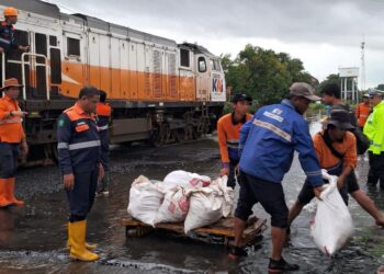 Genangan Air di Pekalongan–Sragi, Pastikan Seluruh KAJJ Daop 7 Madiun Tetap Tepat Waktu