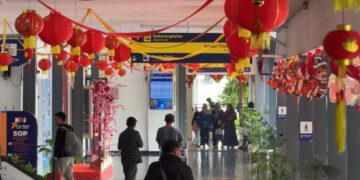 Sambut Tahun Baru Imlek 2577, KAI Daop 7 Madiun Hadirkan Ornamen Tematik dan Photobooth “Kuda Api” di Stasiun