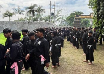 Jelang Ramadan, Ratusan Siswa PSHT Cabang Kota Kediri Gelar Bakti Sosial di Dua Lokasi