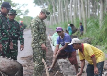 Dansatgas TMMD ke 127 Kodim Kediri Tinjau Langsung Sasaran Pembangunan di Desa Gadungan
