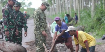 Dansatgas TMMD ke 127 Kodim Kediri Tinjau Langsung Sasaran Pembangunan di Desa Gadungan
