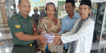 Koramil 02/Pesantren Bagi 400 Mushaf Al Qur’an di 15 kelurahan di Wilayah Binaan di Bulan Ramadhan