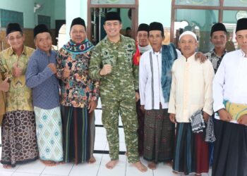 Dandim 0809 Kediri Jadi Khotib Jumat Di Tengah Pelaksanaan TMMD di Desa Gadungan