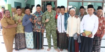 Dandim 0809 Kediri Jadi Khotib Jumat Di Tengah Pelaksanaan TMMD di Desa Gadungan