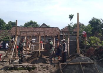 TMMD Kodim Kediri ke-127, Lakukan Bedah Rumah Sumiin Yang Tidak Layak Huni