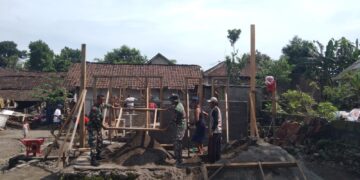 TMMD Kodim Kediri ke-127, Lakukan Bedah Rumah Sumiin Yang Tidak Layak Huni