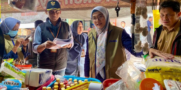 Pastikan Harga Beras Dan MinyakKita Stabil Selama Ramadhan, Bulog Kediri Sidak Pasar Pahing