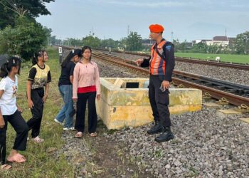 Demi Keselamatan Bersama, KAI Daop 7 Madiun Imbau Warga Hindari Rel Saat Ngabuburit