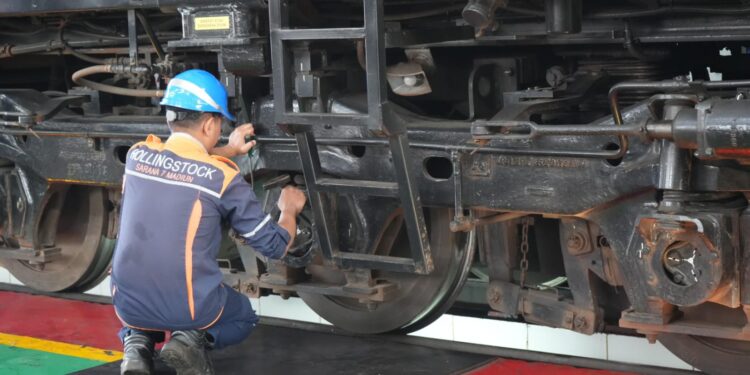 Jelang Angkutan Lebaran 2026,KAI Daop 7 Madiun Intensifkan Perawatan Lokomotif dan Kereta