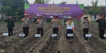 Ambil Peran Strategis Ketahanan Pangan, Polres Kediri Polda Jatim Tanam Raya 3.000 Bibit Uwi Ungu