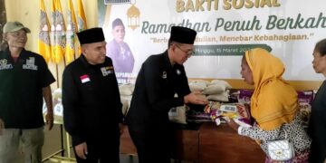 PSHT Cabang Kota Kediri Pusat Madiun Bagikan Ratusan Paket Zakat kepada Warga