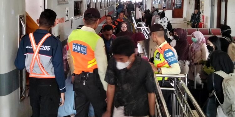H-6 Lebaran 2026, Stasiun di Wilayah KAI Daop 7 Madiun Mulai Dipadati Pemudik
