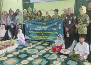 Kejari Kediri Bagikan sembako di Panti Asuhan Darul Aitam, Ini Pesannya