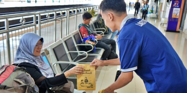 Wujudkan Mudik Nyaman, KAI Daop 7 Siapkan Ratusan Takjil Gratis bagi Penumpang KA Jarak Jauh