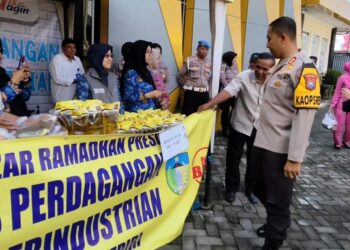 Ratusan Warga Serbu Pasar Murah Yang Digelar Polres Kediri