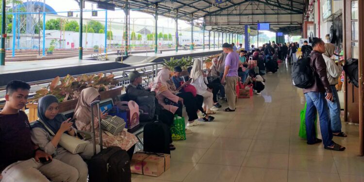 H+4 Lebaran, Mobilitas Penumpang KA di Daop Madiun Masih Tinggi di Tengah Arus Balik