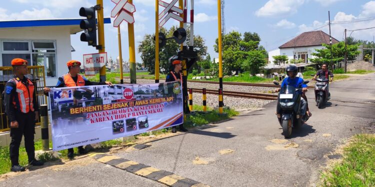 Angkutan Lebaran 2026 Berakhir, KAI Daop 7 Madiun Tetap Konsisten Jaga Keselamatan di Perlintasan Sebidang