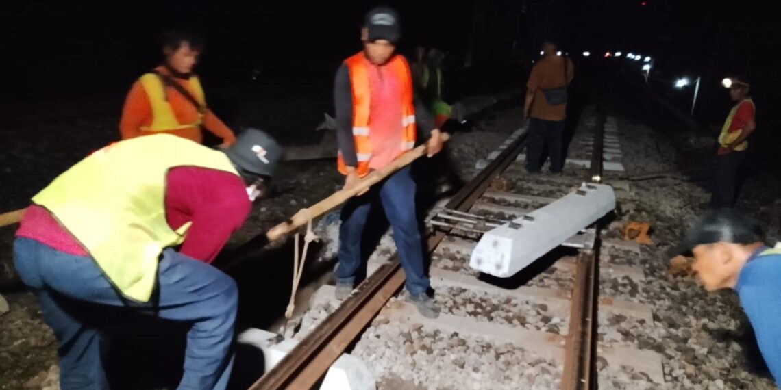 KAI Daop 7 Madiun Laksanakan Penggantian Bantalan Rel di Petak Geneng–Ngawi