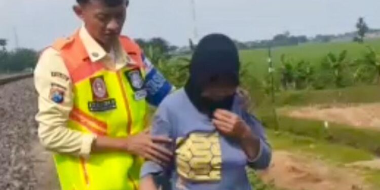 Nyawa Terselamatkan, Masinis dan Petugas KAI Gagalkan Upaya Bunuh Diri di Jalur KA Kertosono