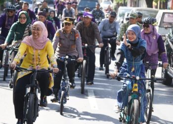 Kartini Berkebaya Bersepeda, Wali Kota Kediri Ajak Jaga Lingkungan di Peringatan Hari Bumi