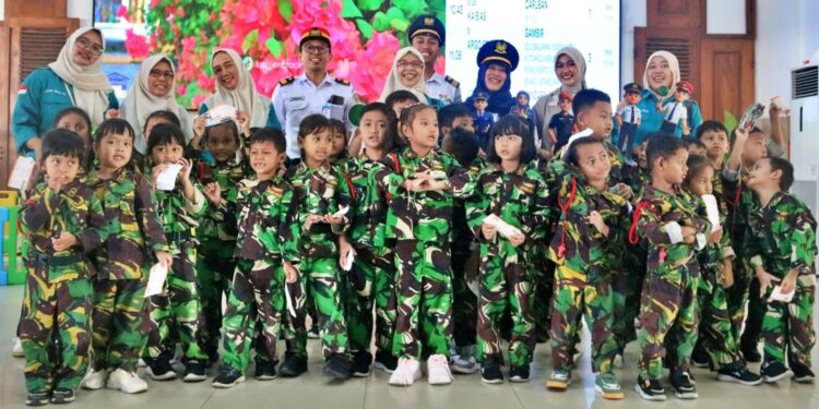 Ciptakan Duta Keselamatan Cilik, KAI Daop 7 Ajak Siswa Naik Kereta Bareng