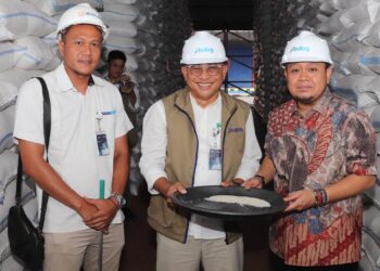Pastikan Stok Aman dan Kawal Swasembada Pangan, Anggota DPR RI Tinjau Gudang Bulog Candirejo Nganjuk