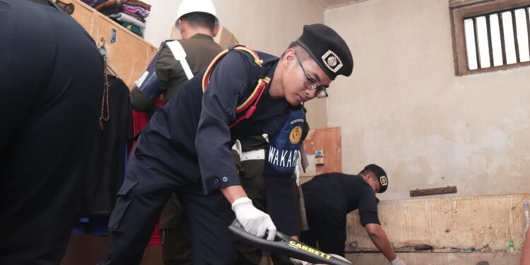 Gelar Razia Gabungan, Lapas Kediri Perkuat Komitmen Zero Halinar