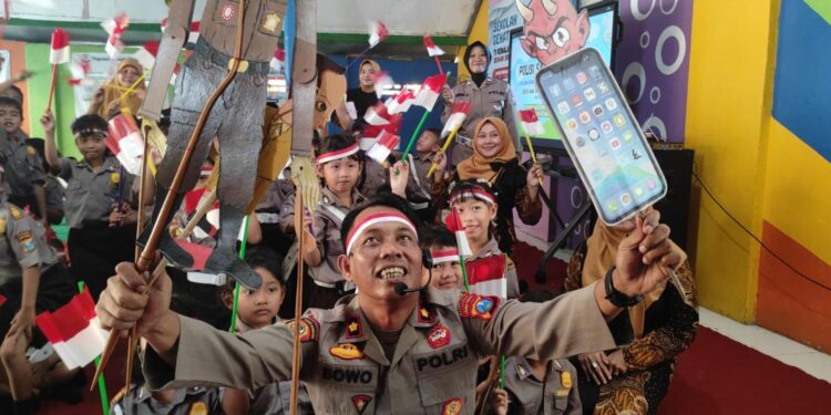 Kapolsek Kediri Kota Edukasi Bahaya Gadget Lewat Dongeng Wayang Sambu Harkitnas