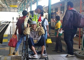 Peringatan Hari Lanjut Usia Nasional, KAI Daop 7 Madiun Komitmen Layanan Inklusif dan Fasilitas Reduksi Tarif Bagi Lansia