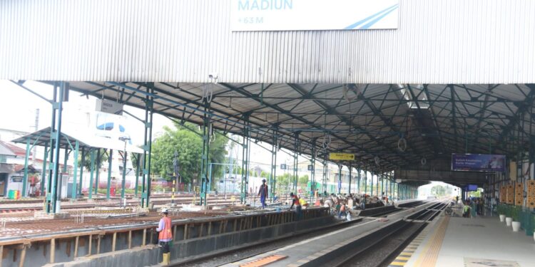 KAI Daop 7 Lakukan Penataan Area Parkir, Peron Tinggi, hingga Overcapping Demi Layanan Excellent
