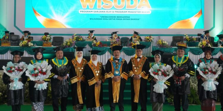 Ratusan Wisudawan Dikukuhkan Dan Uniska Kediri Perkuat Kolaborasi dengan PCNU Kota Kediri