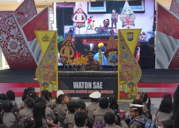 Polsek Kota Kediri Gelar Wayang Masuk Mall, jadi Media Edukasi Makan Sehat Untuk Anak-anak