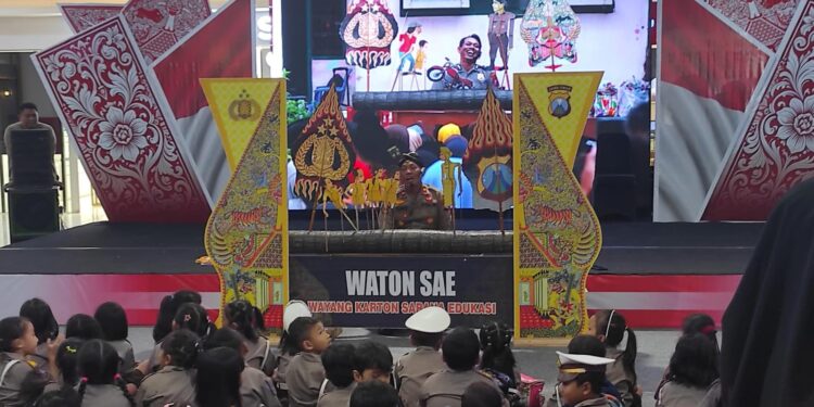 Polsek Kota Kediri Gelar Wayang Masuk Mall, jadi Media Edukasi Makan Sehat Untuk Anak-anak