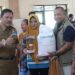 Bulog Dan Pemkab Nganjuk Salurkan Bantuan Pangan Kepada Ribuan Warga Desa Begadung